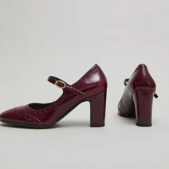 Babies à talons et détails perforés