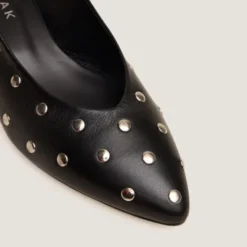Ballerines à bouts pointus et rivets