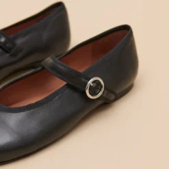 Ballerines à brides et boucles ajustantes