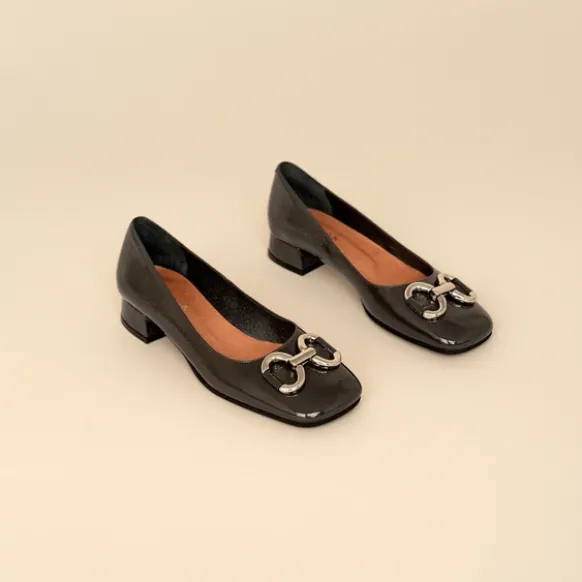 Ballerines à talons et boucles argentées