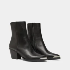 Boots à bouts argentés