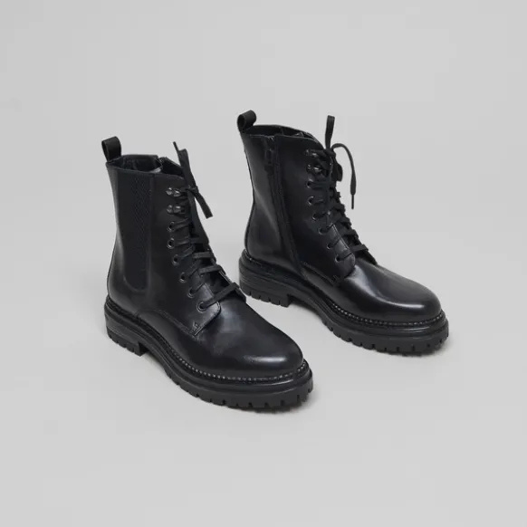 Boots à lacets et semelles crantées