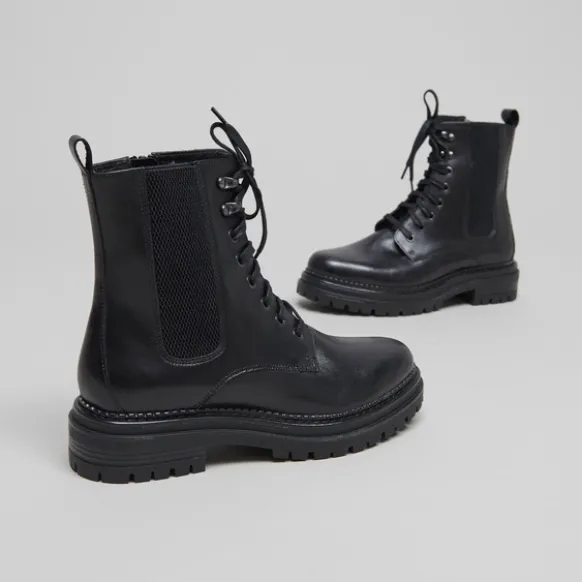 Boots à lacets et semelles crantées