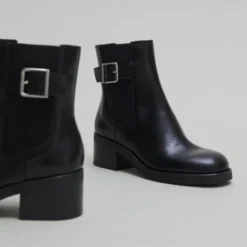 Boots à élastiques et boucles ajustables...