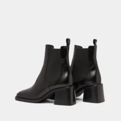 Boots à élastiques et talons épais