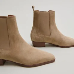 Boots à légers talons biseautés et bouts pointus
