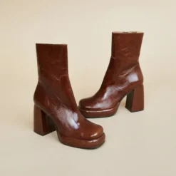 Boots à plateformes et bouts carrés