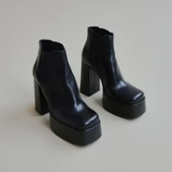 Boots à plateformes et bouts carrés