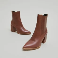 Boots à talons et bouts pointus