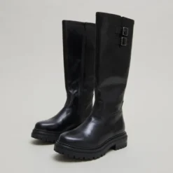 Bottes hautes à semelles crantées et bou...