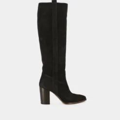 Bottes à hauts talons et bouts pointus