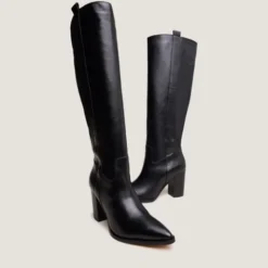 Bottes à hauts talons et bouts pointus