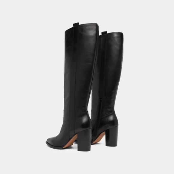 Bottes à hauts talons et bouts pointus