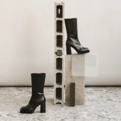 Bottes à plateformes et bouts carrés