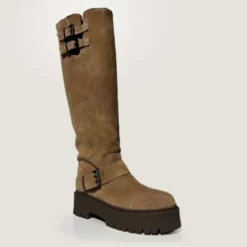 Bottes à sangles et semelles crantées