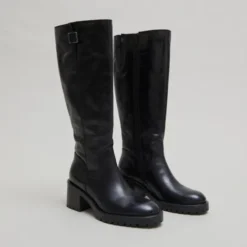 Bottes à semelles crantées