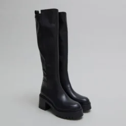 Bottes à semelles crantées