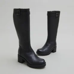 Bottes à semelles crantées et boucles