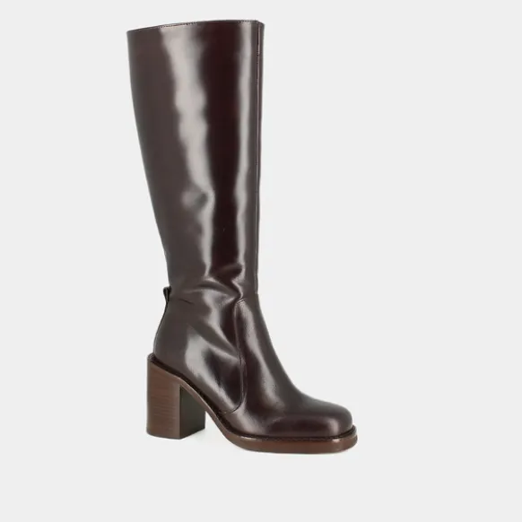 Bottes à talons débordants