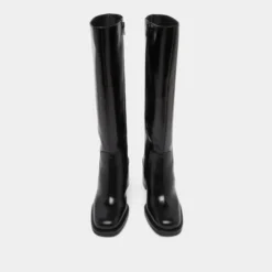 Bottes à talons débordants