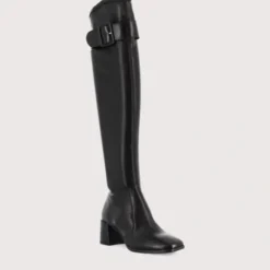 Bottes à talons et boucles