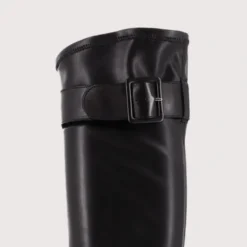 Bottes à talons et boucles