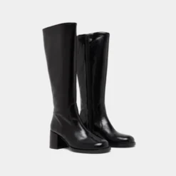 Bottes à talons et bouts arrondis
