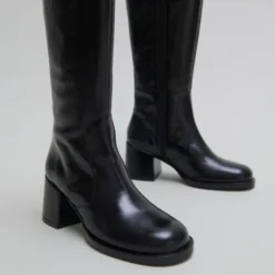 Bottes à talons et bouts arrondis