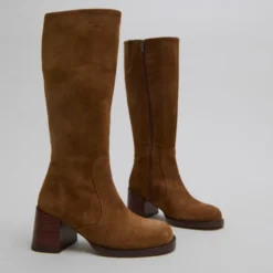 Bottes à talons et bouts arrondis