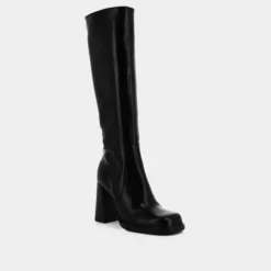 Bottes à talons et bouts carrés