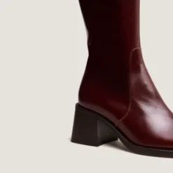 Bottes à talons et bouts carrés