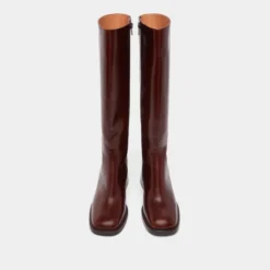 Bottes à talons et bouts carrés