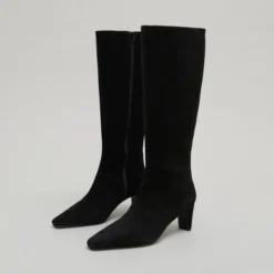Bottes à talons et bouts pointus