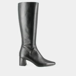 Bottes à talons et bouts pointus