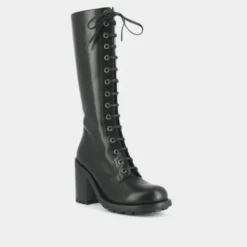 Bottes à talons et laçages