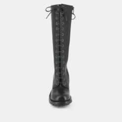 Bottes à talons et laçages