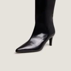 Bottes à talons fins et bouts pointus