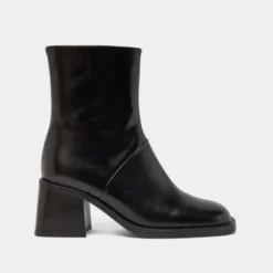 Bottines à bouts carrés et coutures apparentes
