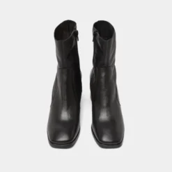 Bottines à bouts ovales