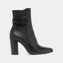 Bottines à bouts pointus et boucles