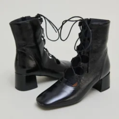 Bottines à lacets