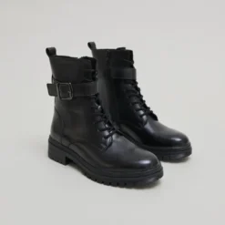 Bottines à lacets et semelles crantées
