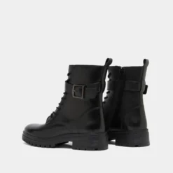 Bottines à lacets et semelles crantées