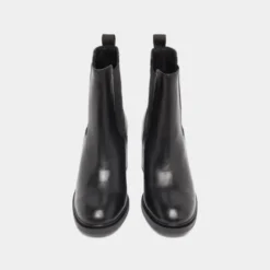 Bottines à élastiques et bouts arrondis....