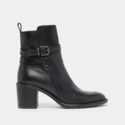 Bottines à talons et boucles