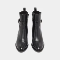 Bottines à talons et boucles