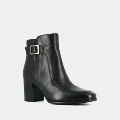 Bottines à talons et boucles