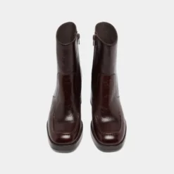 Bottines à talons et bouts carrés