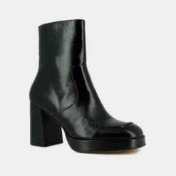 Bottines à talons et bouts carrés