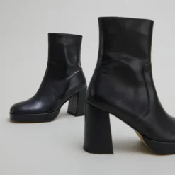 Bottines à talons et bouts carrés